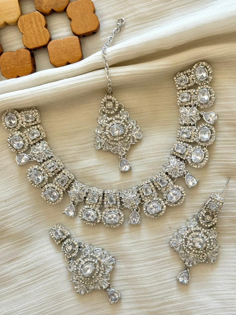 Elegant Style Zircon Necklace Sets