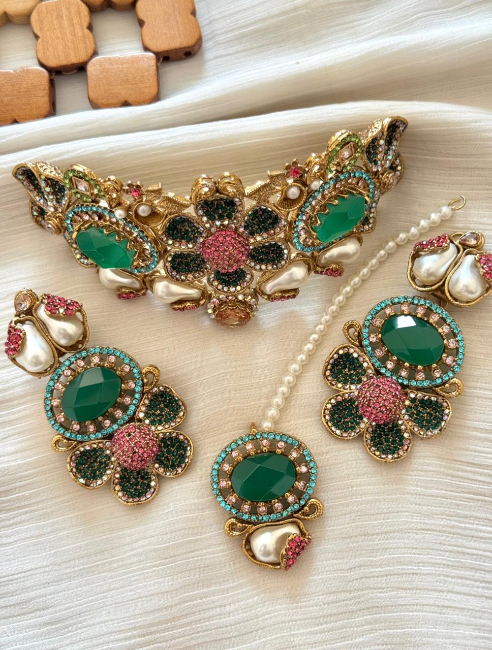 Jashan-e-Noor MOP Choker Set with Tika