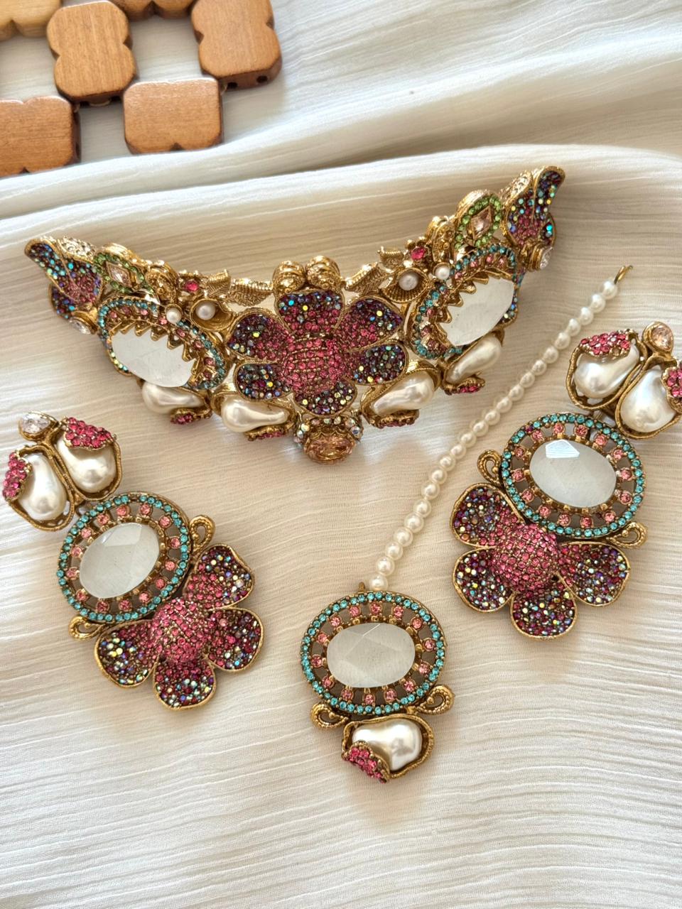 Jashan-e-Noor MOP Choker Set with Tika