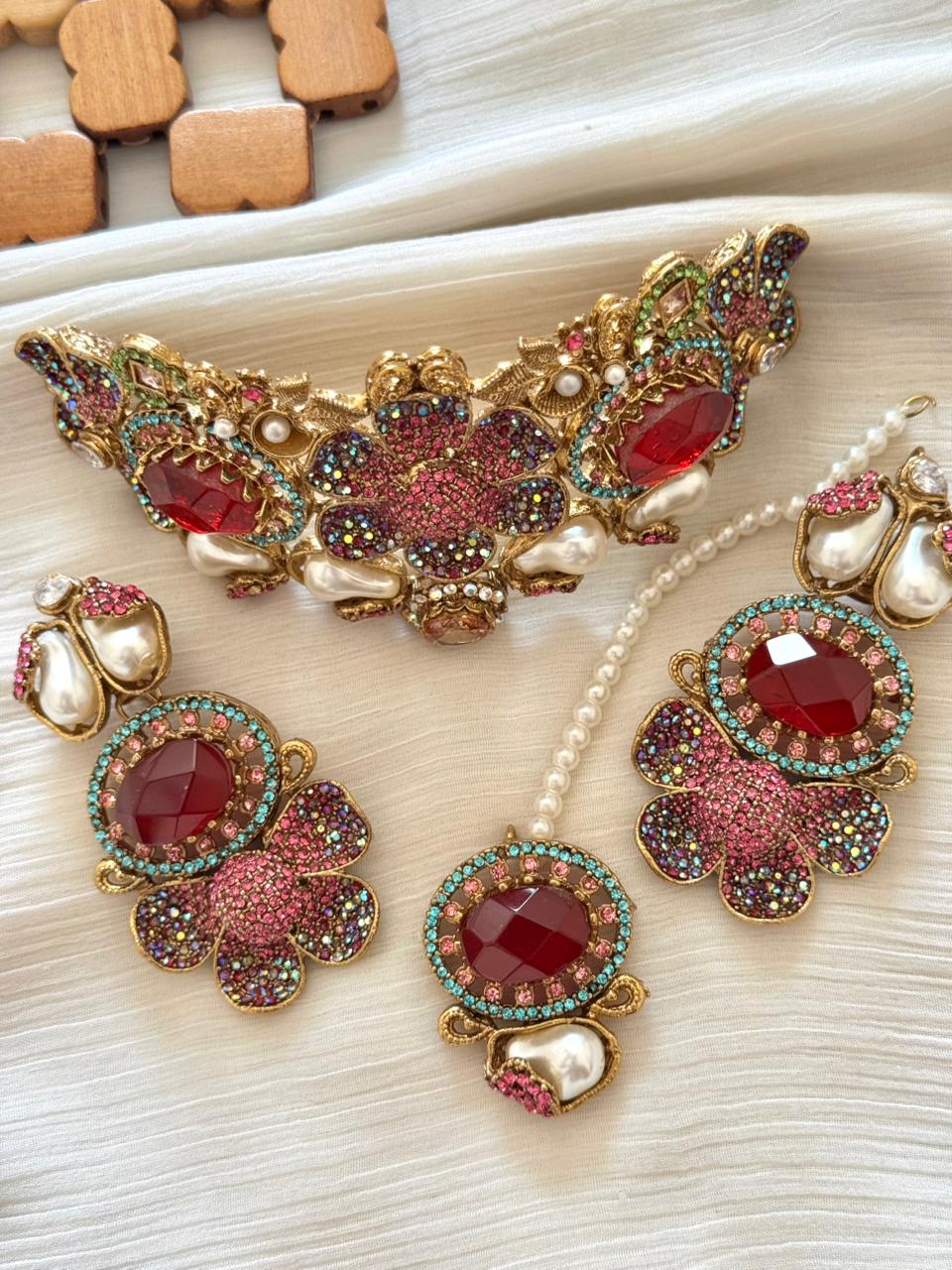 Jashan-e-Noor MOP Choker Set with Tika