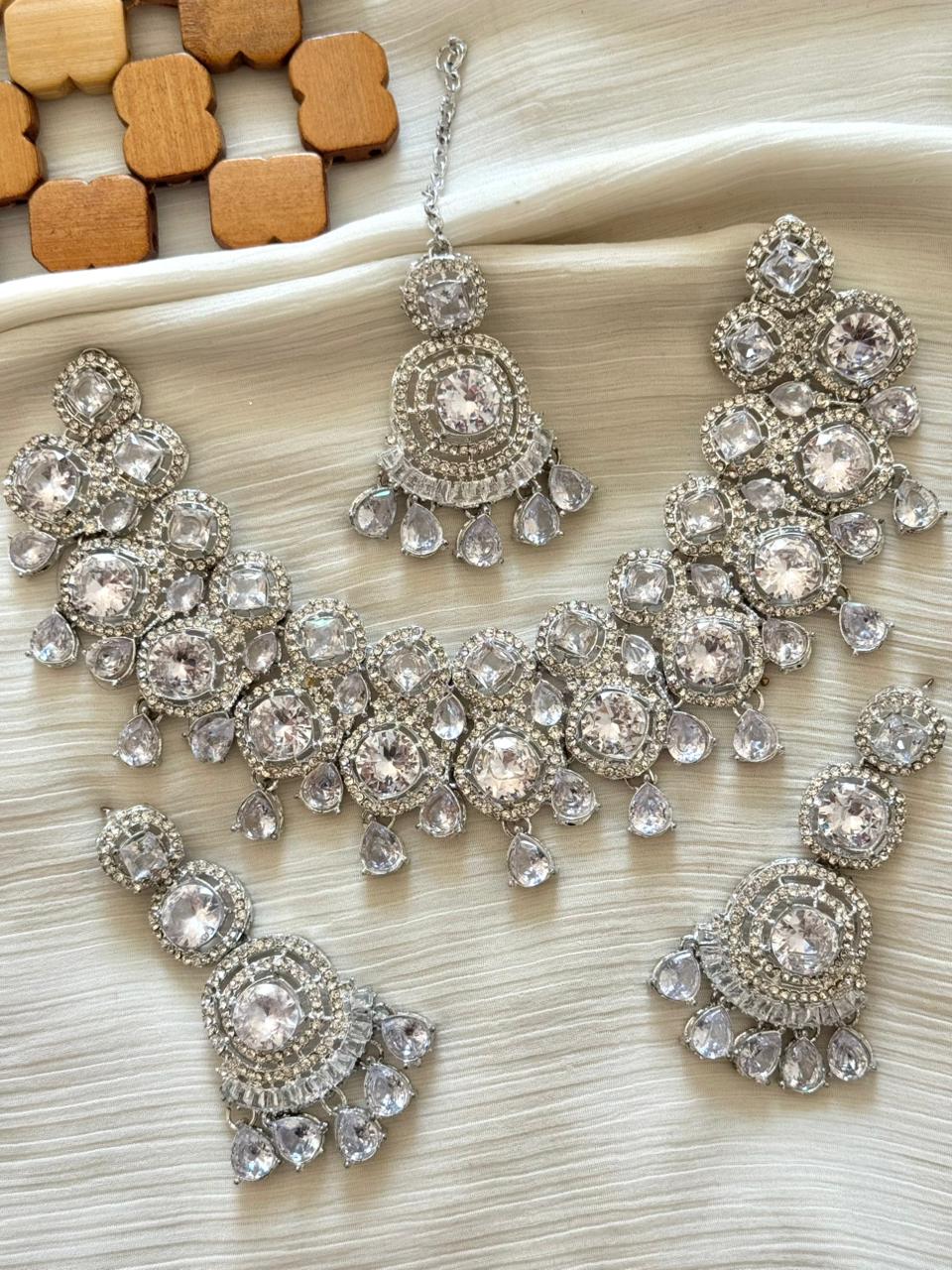 The Dewdrop Doublet Elegant Set