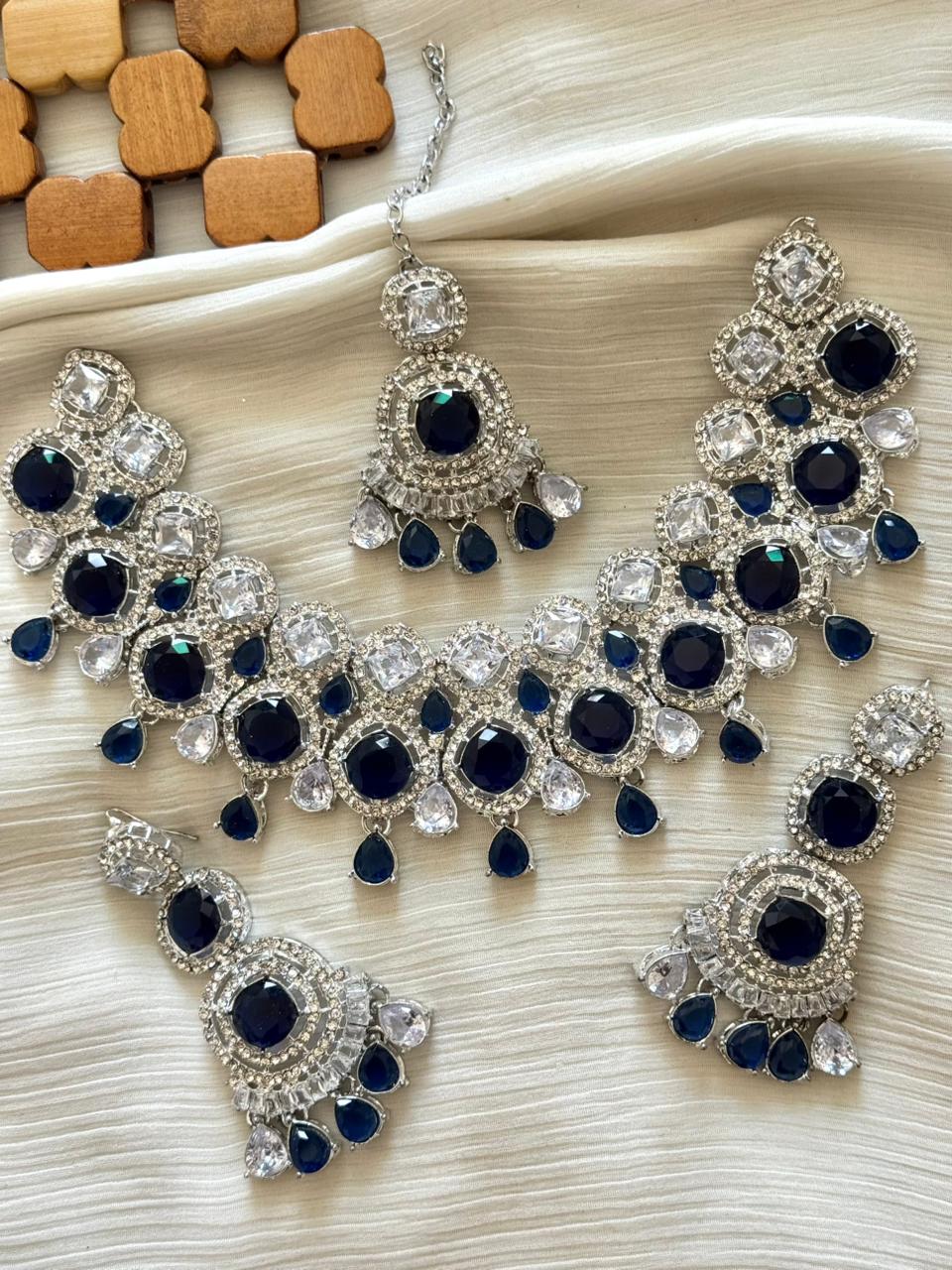 The Dewdrop Doublet Elegant Set