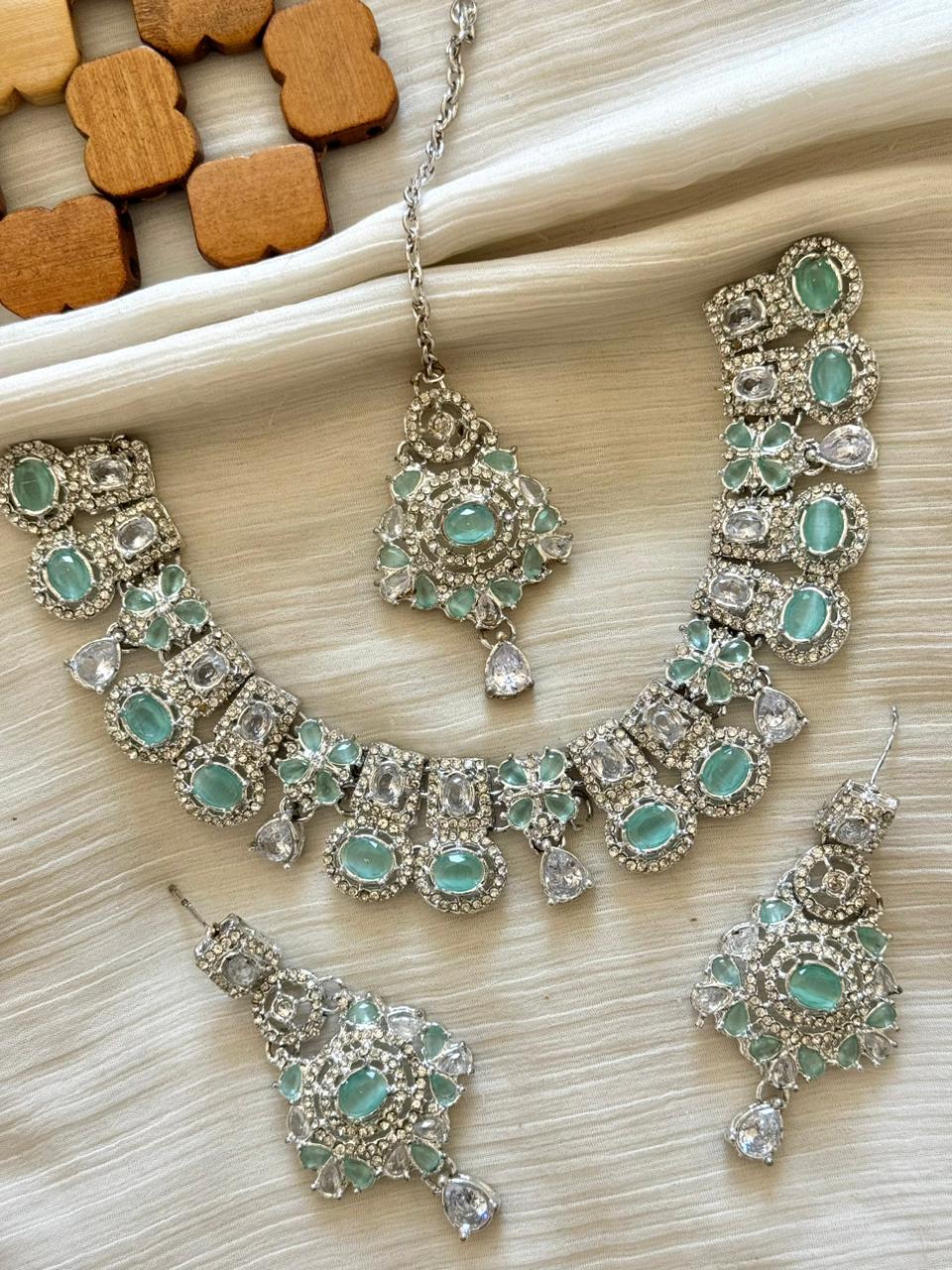 Elegant Style Zircon Necklace Sets