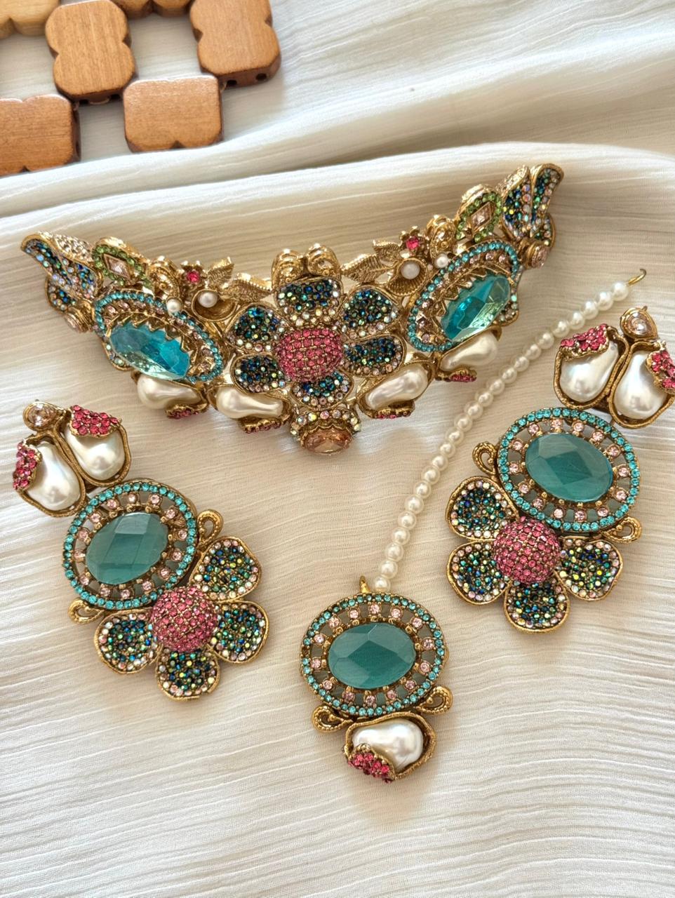 Jashan-e-Noor MOP Choker Set with Tika