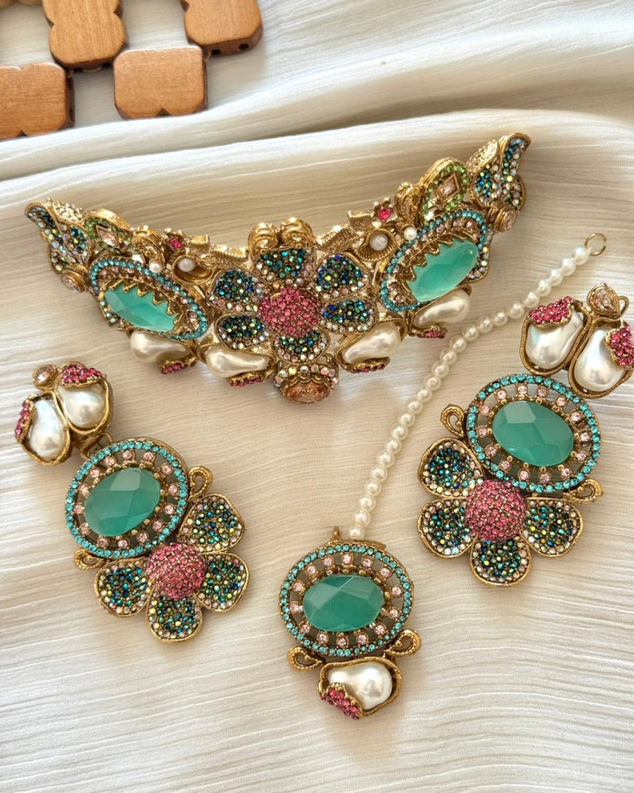 Jashan-e-Noor MOP Choker Set with Tika