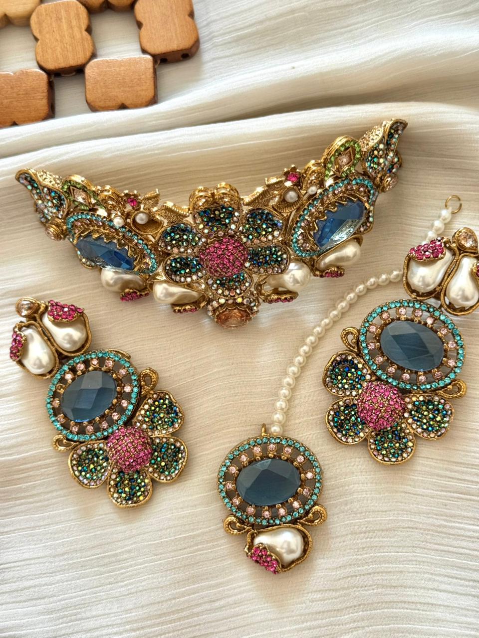 Jashan-e-Noor MOP Choker Set with Tika