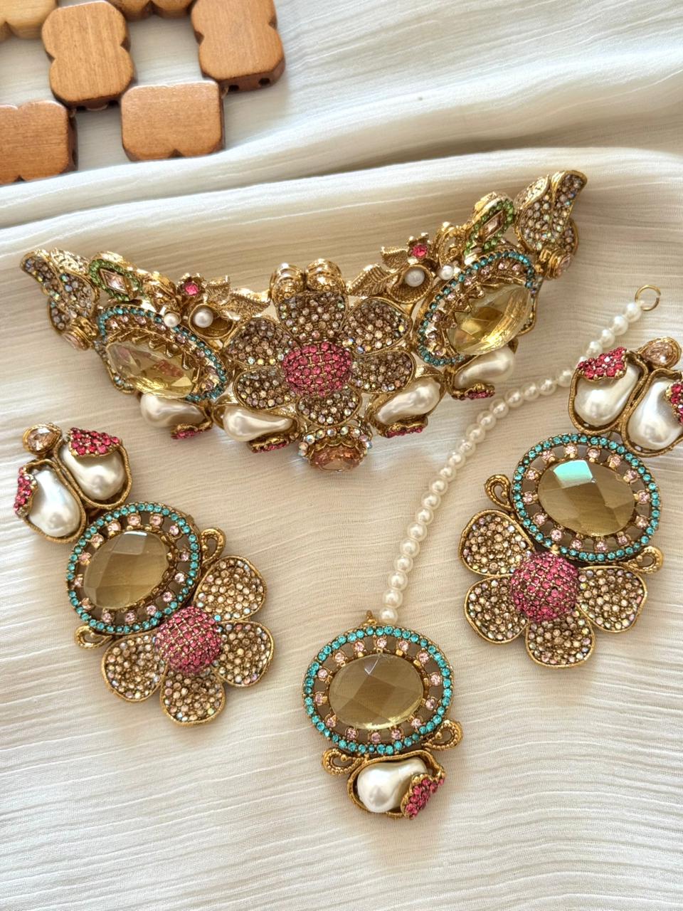 Jashan-e-Noor MOP Choker Set with Tika