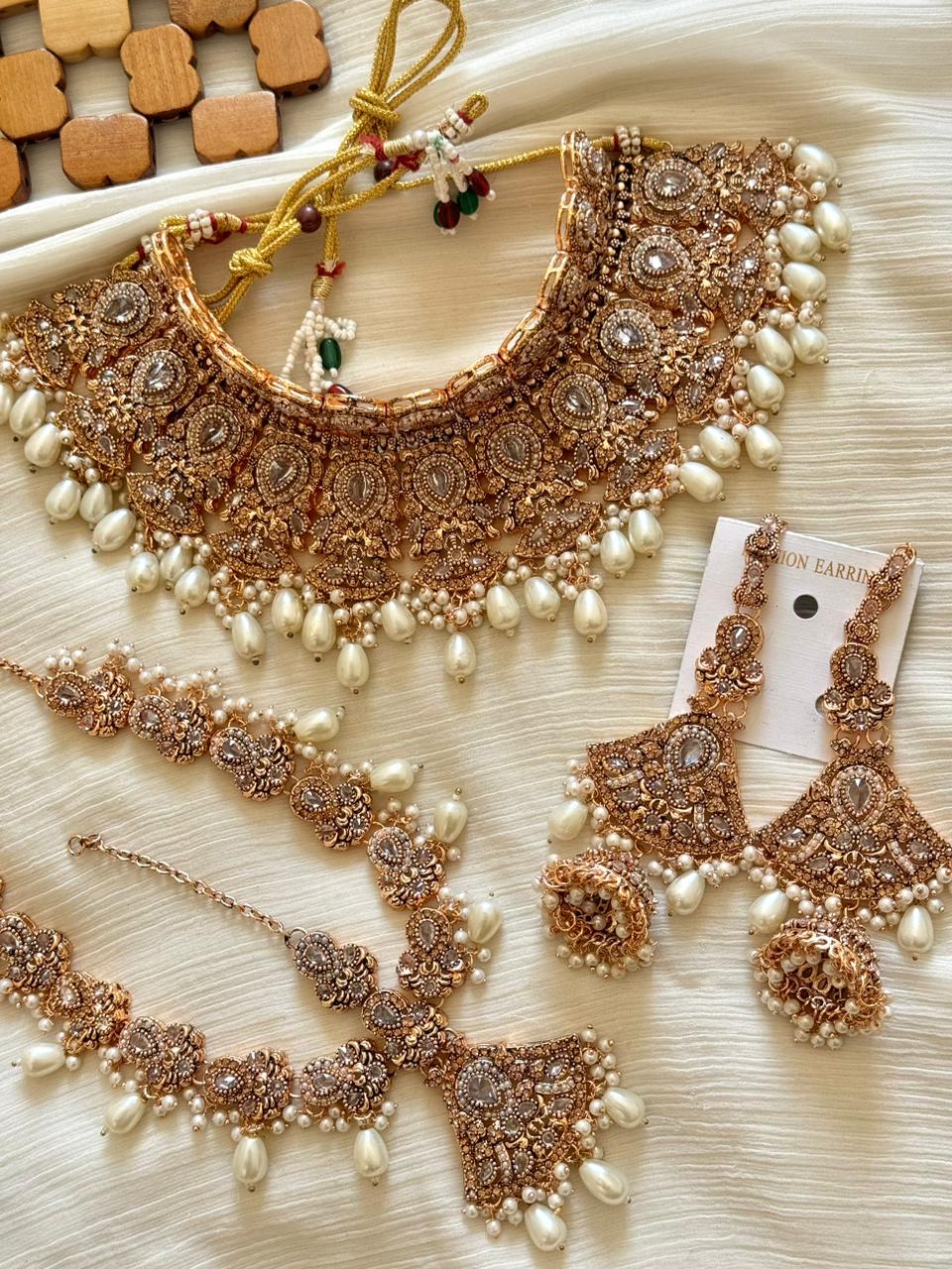 Royal Rajwadi Bridal Set With Mathapati