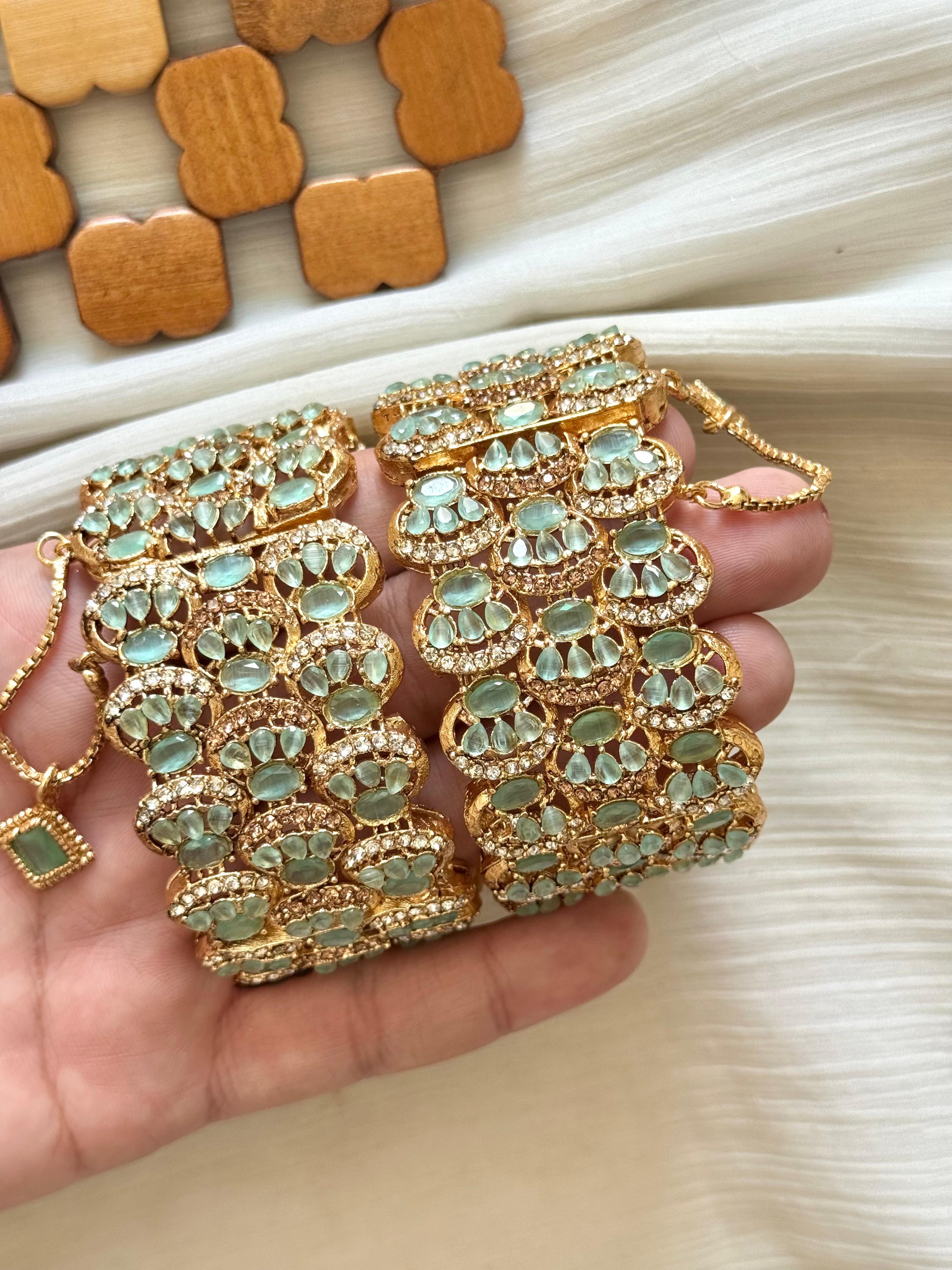 Gold Polish Zircon Openable Bangle