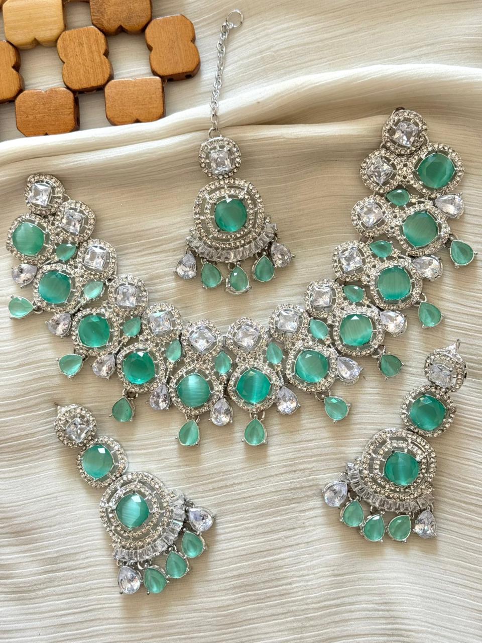 The Dewdrop Doublet Elegant Set