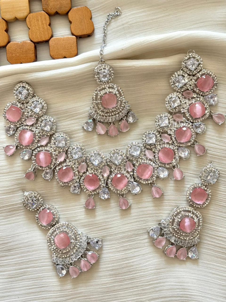 The Dewdrop Doublet Elegant Set